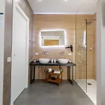 Oneira 4*