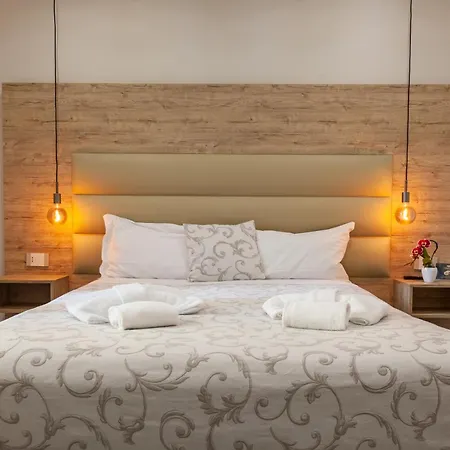فندق مبيت وإفطار Oneira 4*